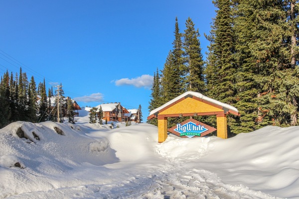 Glacier Lodge 103 | Property grounds