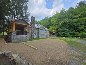 Exterior - Historic Hodge House|2BD•2BA|King Beds| Sleeps 6 (Banner Elk)