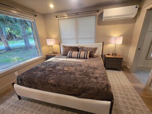 Room - Historic Hodge House|2BD•2BA|King Beds| Sleeps 6 (Banner Elk)