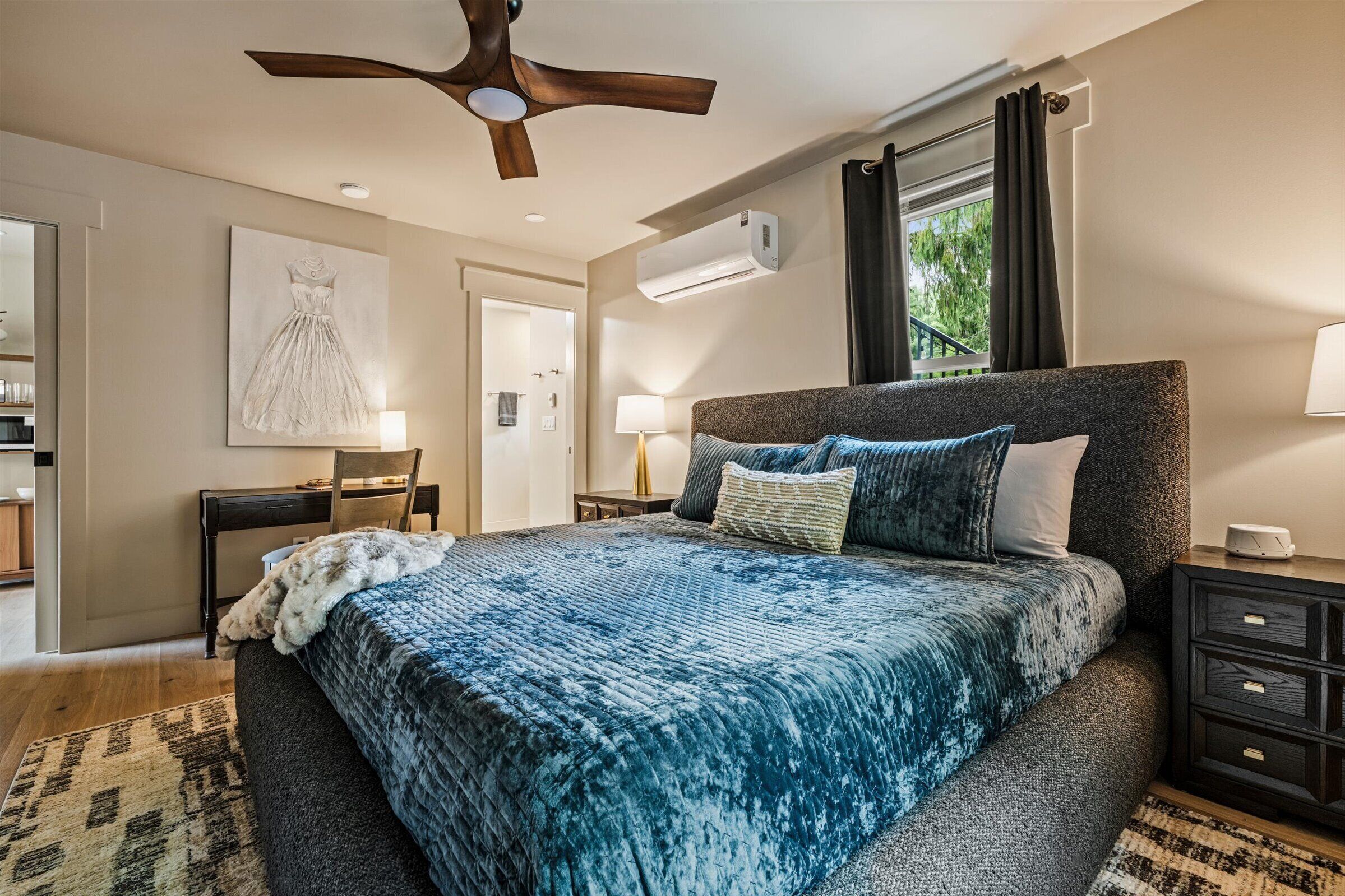 2 bedrooms, desk, iron/ironing board, internet