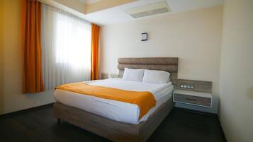 Standard Double Room Single Use, Mountain View | Desk, laptop workspace, WiFi (free)