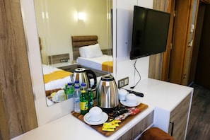 Habitación estándar doble de uso individual, vistas a la montaña | Escritorio, espacio para trabajar con un portátil, wifi gratis