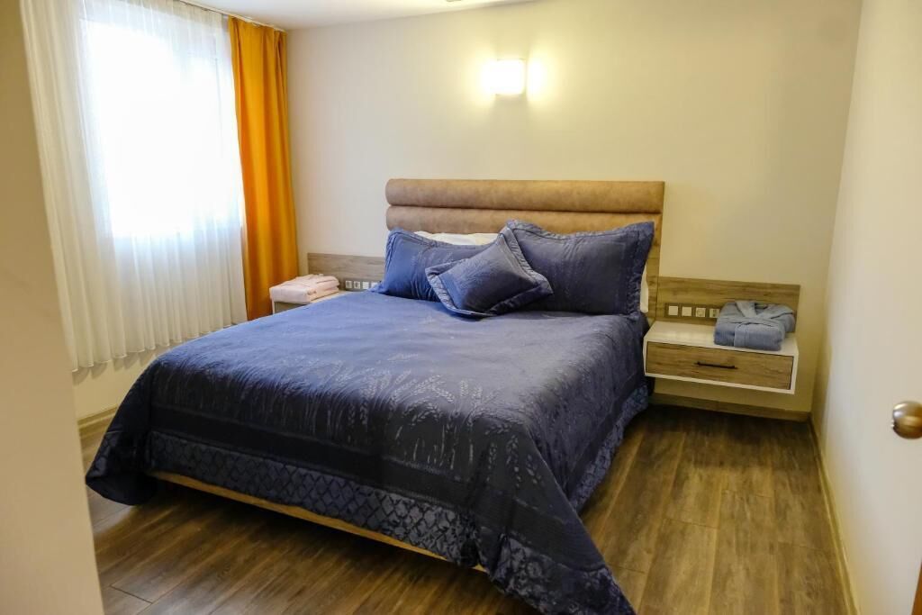 Standard Double Room Single Use, Mountain View | Desk, laptop workspace, WiFi (free)