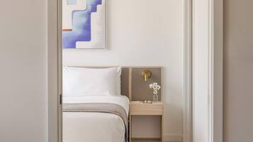 1 Schlafzimmer, Schreibtisch, Bügeleisen/Bügelbrett, Reisekinderbett