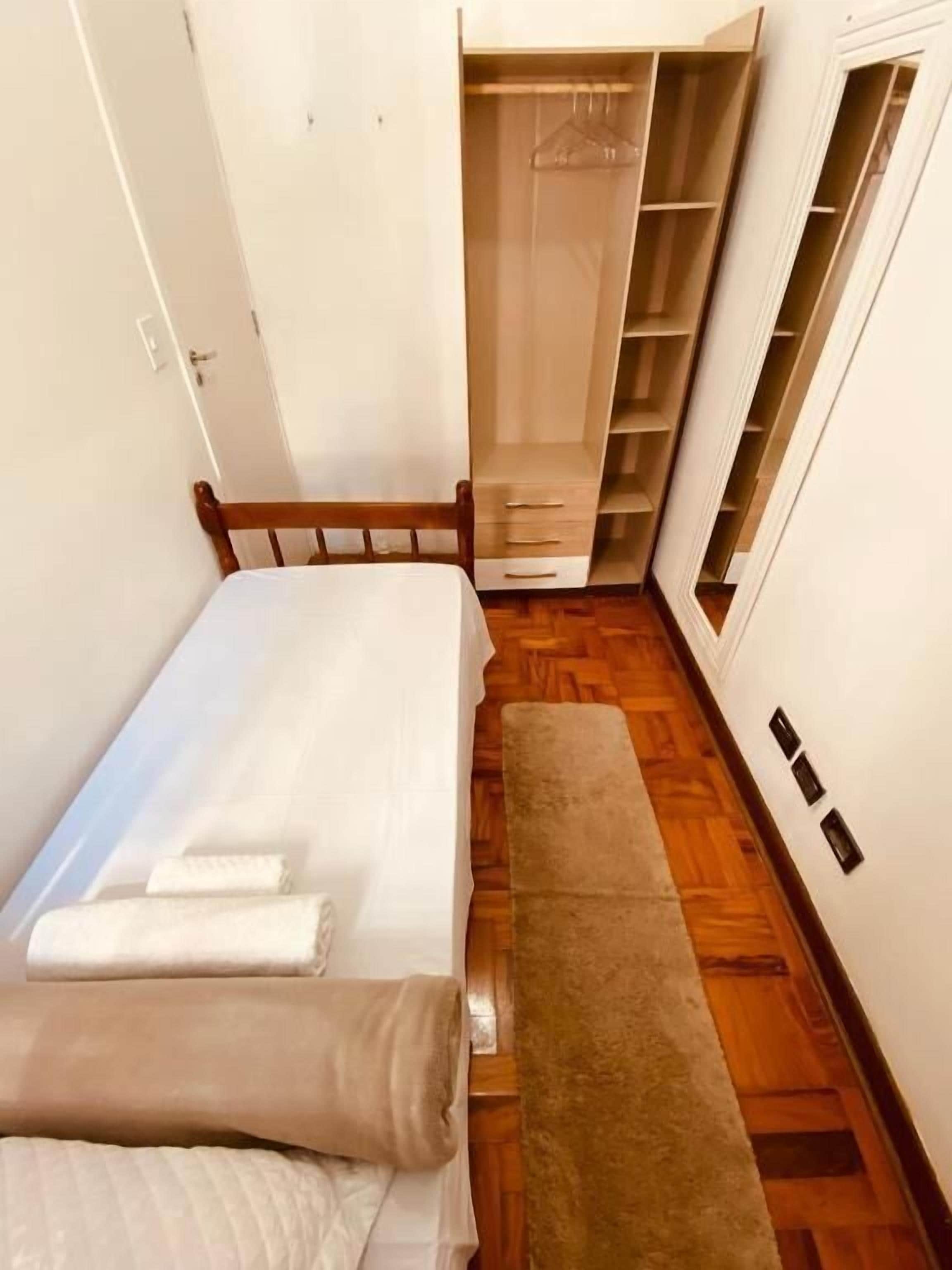 Quarto solteiro clássico, vista para o jardim | Wi-Fi de cortesia