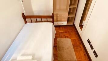 Quarto solteiro clássico, vista para o jardim | Wi-Fi de cortesia