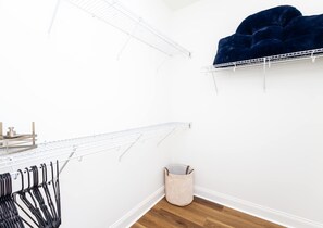 A laundry area with drying racks, a washing machine, and a storage bin. - The Grove Getaway at Patterson Place (Oxford)