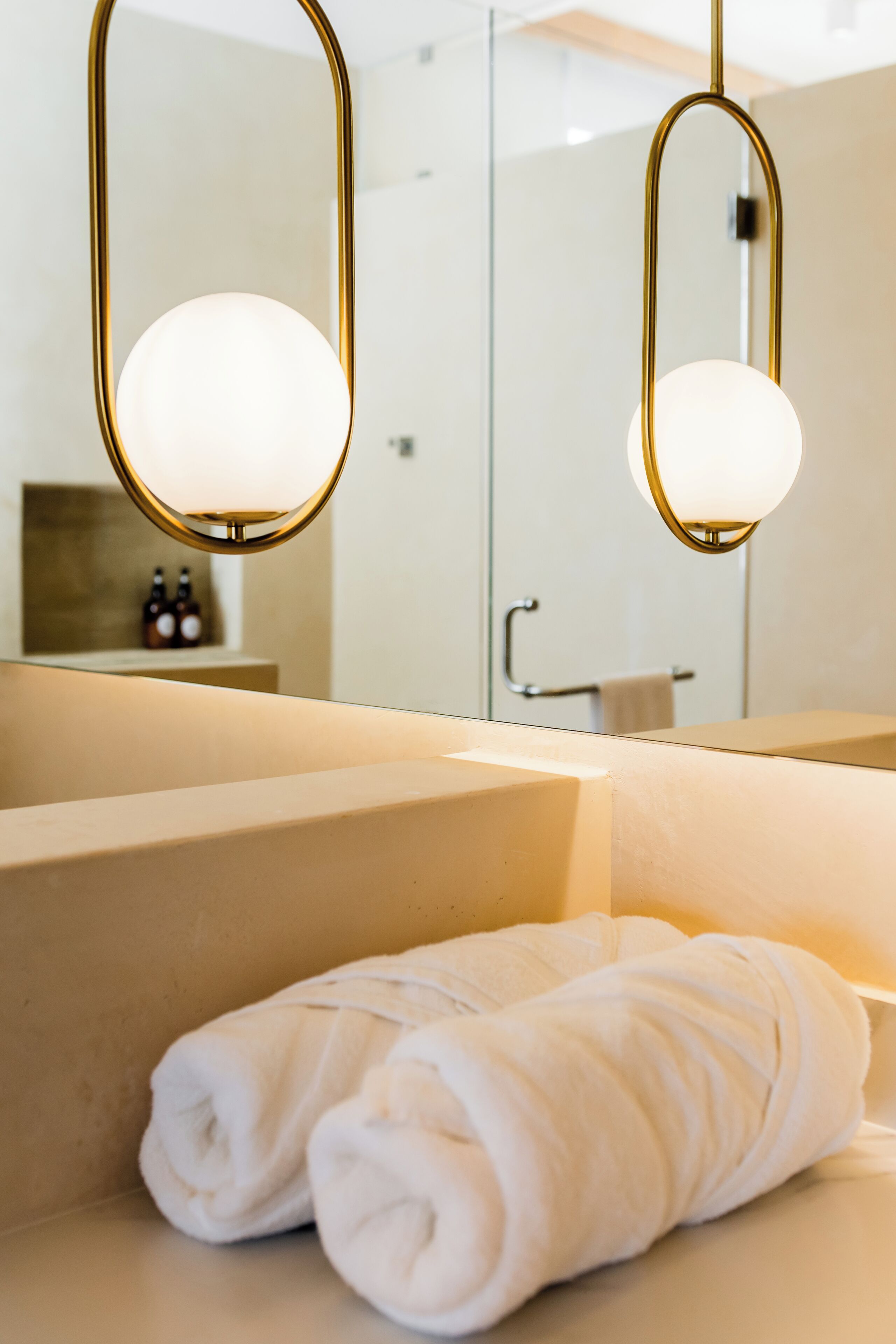 Live right by the ocean—luxury beachfront villa with a king-size bed—fast Wi-Fi, ideal for working