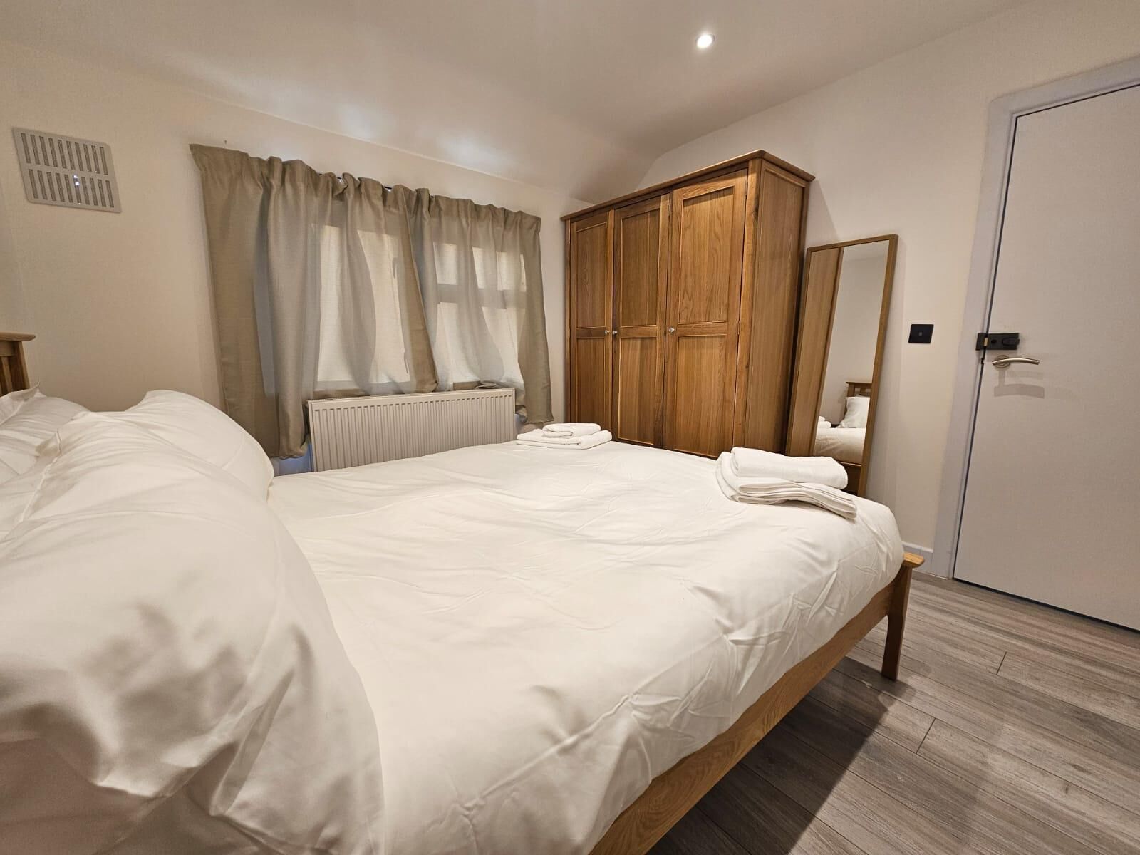 5 bedrooms, iron/ironing board, free WiFi, bed sheets
