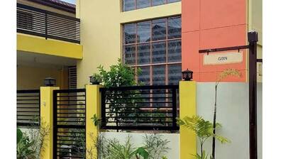 Cozy 3-bedroom/2 bathroom house in charming Imus with all rooms airconditioned