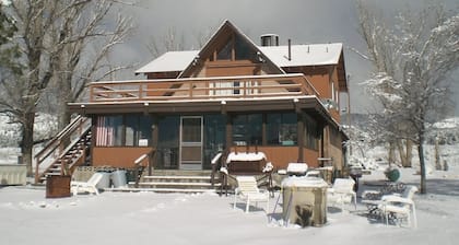 Mountain Chalet next to Angeles National Forrest and near Hard Rock Casino Tejon