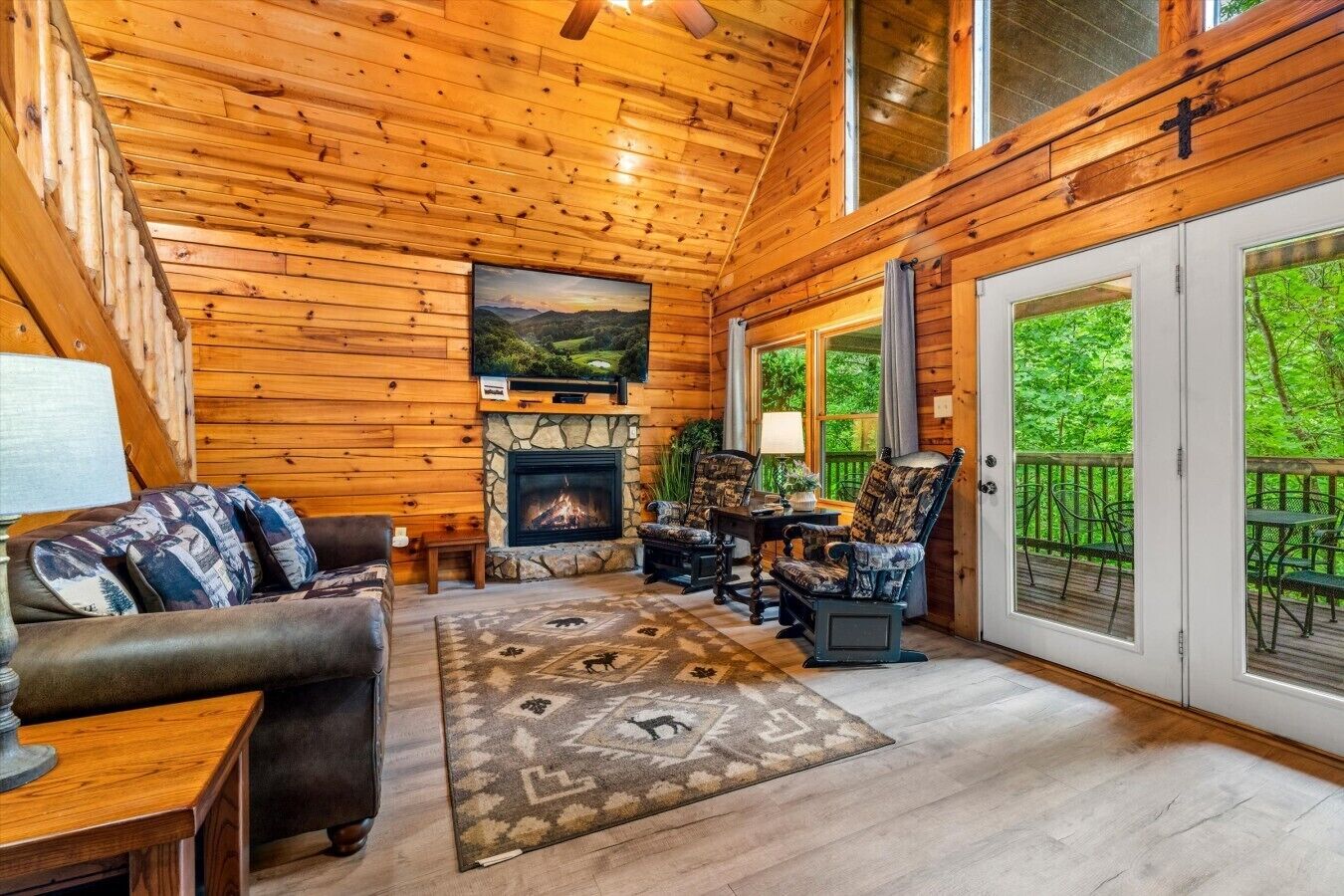 TV, fireplace