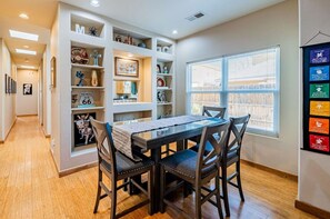 Dining - Garage+Walk Everywhere+Old Town Charm+ 3 Patios (Albuquerque)