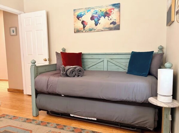 Room - Garage+Walk Everywhere+Old Town Charm+ 3 Patios (Albuquerque)