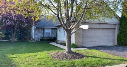 Furnished 2 BDRM 2 BA condo in Utica - LONG TERM
