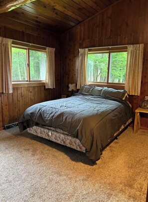 Room - Lake Michigan Retreat Beach Access • Fire Pit • (Escanaba)