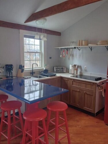 Charming loft apartment with private deck, perfect for relaxing