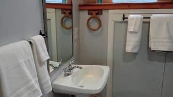 Toallas, jabón, papel de baño