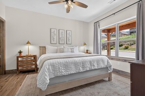Room - Luxe 4BR-4BA, Branson Retreat with Lake Views, Pools + Pickleball (Branson)