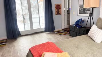 5 bedrooms, WiFi, bed sheets