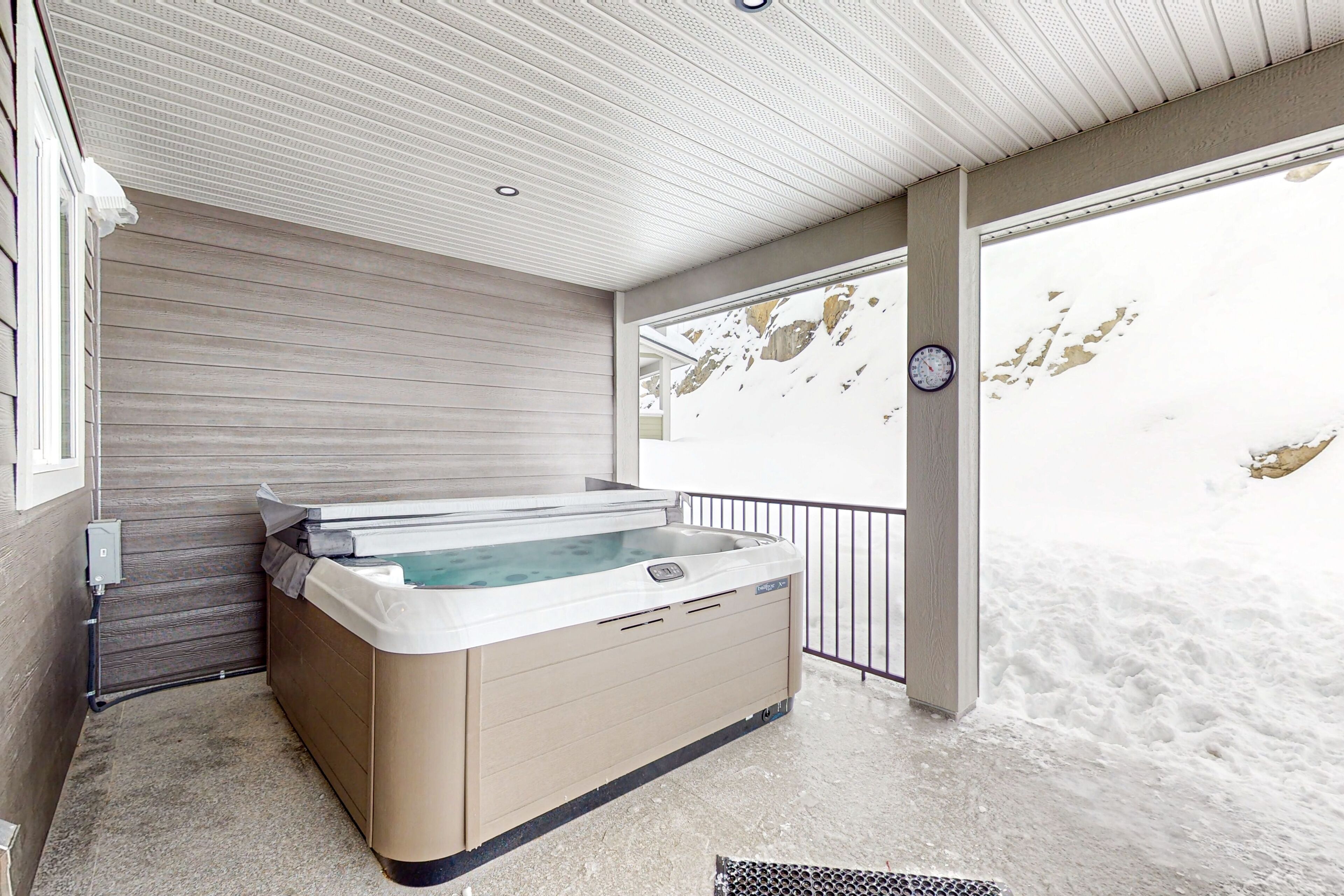 House | Indoor spa tub