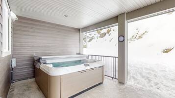 House | Indoor spa tub