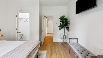3 habitaciones, escritorio, tabla de planchar con plancha y wifi gratis