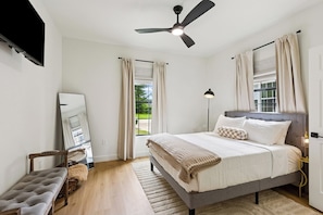 Room - Vibrant Mid-City Oasis Minutes to LSU and Downtown (Baton Rouge)