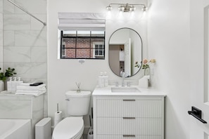 Bathroom - Vibrant Mid-City Oasis Minutes to LSU and Downtown (Baton Rouge)