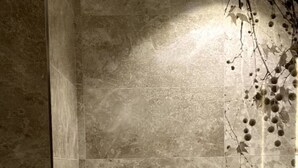 Junior Suite | Bathroom | Hair dryer, towels, soap, shampoo - KBF Hotel (Algiers)