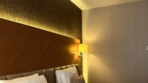 Junior Suite | In-room safe, desk, laptop workspace, free WiFi - KBF Hotel (Algiers)