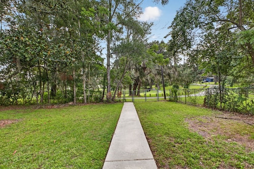 Historic Downtown Ocala Haven~Peaceful~Near WEC~Fenced~Dogs Ok~Sleeps 8