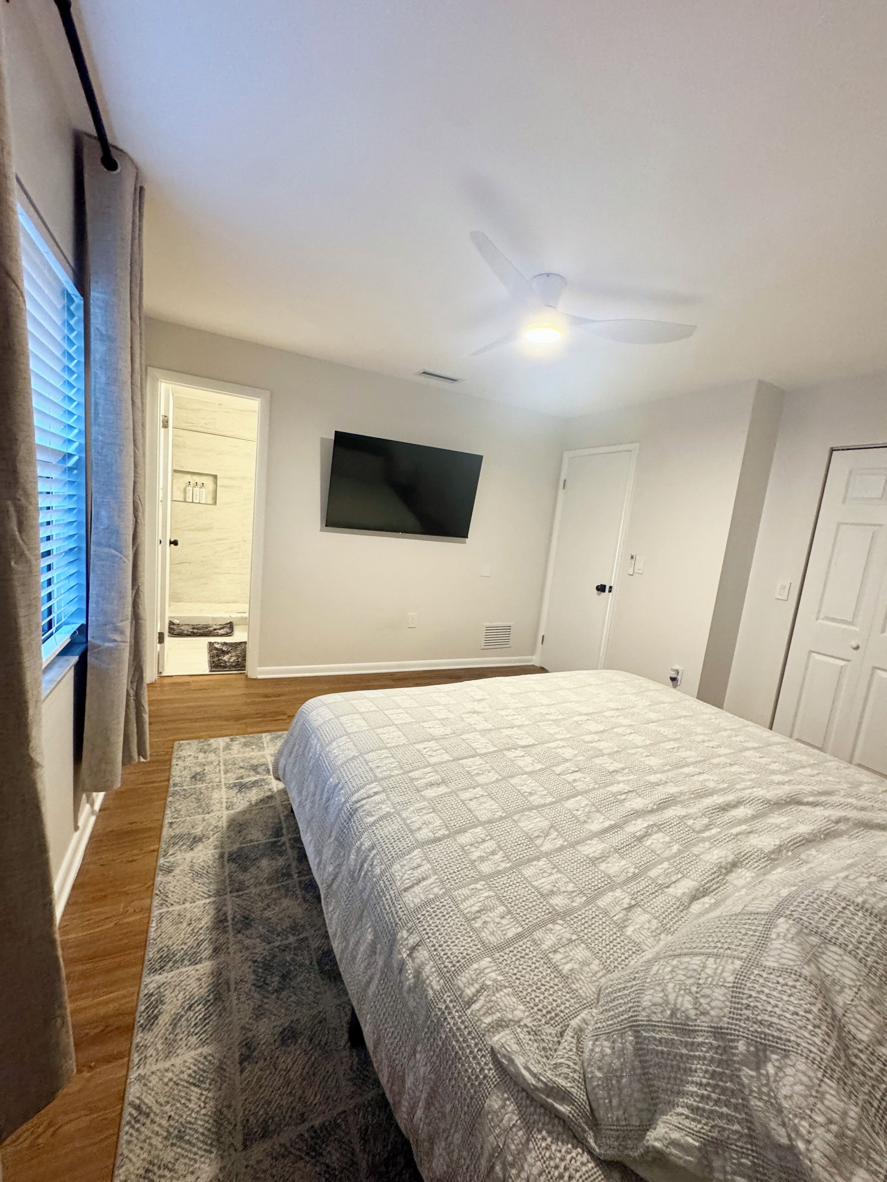3 bedrooms, iron/ironing board, WiFi (free), bed sheets