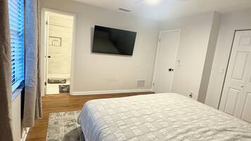 3 bedrooms, iron/ironing board, WiFi (free), bed sheets