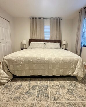 3 bedrooms, iron/ironing board, free WiFi, bed sheets - Historic Downtown Ocala Haven~Peaceful~Near WEC~Fenced~Dogs Ok~Sleeps 8 (Ocala)