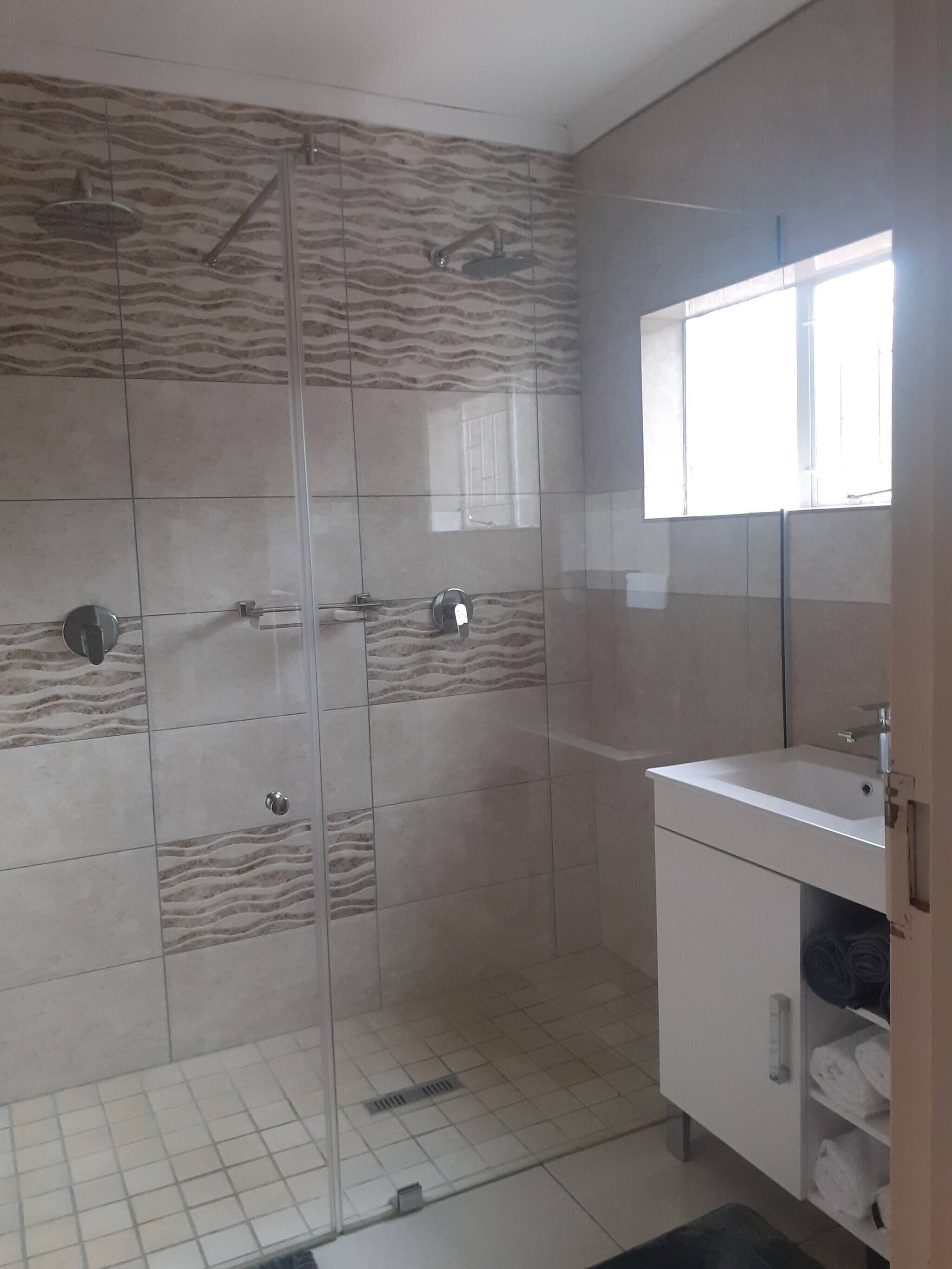 Apartamento, 2 quartos, acessível | Banheiro