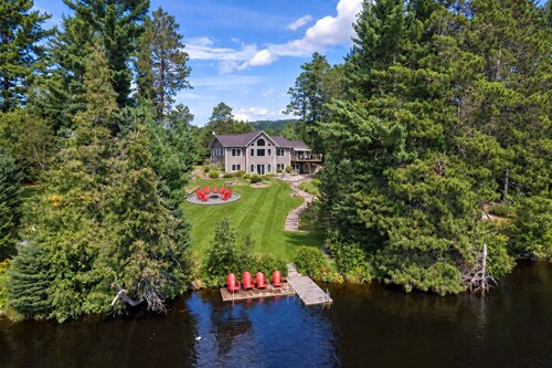 Spacious Madawaska River Cottage with Hot Tub, Games Room & Dock