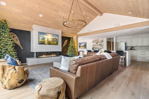 Hot Tub*A/C*Pool Table*Xbox*Fireplace