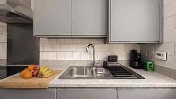 Coffee/tea maker, fridge, microwave, oven