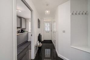 Interior - Opulent 3BR Home Near Bluewater I Free parking (Kent)