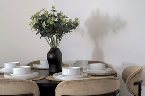 Dining - Opulent 3BR Home Near Bluewater I Free parking (Kent)