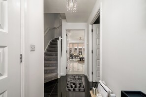 Interior - Opulent 3BR Home Near Bluewater I Free parking (Kent)