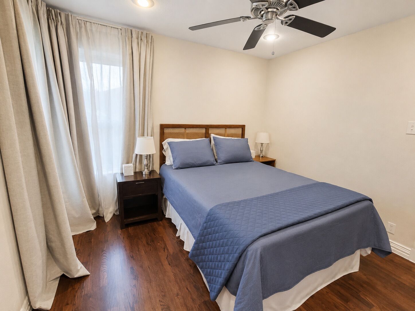 4 Schlafzimmer, Bügeleisen/Bügelbrett, Internetzugang, Bettwäsche