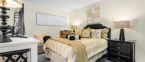 2 bedrooms, iron/ironing board, WiFi (free), bed sheets