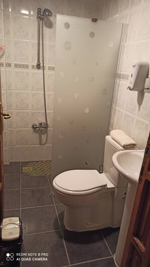 Zimmer, 1 Schlafzimmer, Raucher, Balkon | Badezimmer