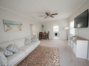 Living area - Historic Hideaway in Vibrant Riverview 8 Min From Downtown (Jacksonville)