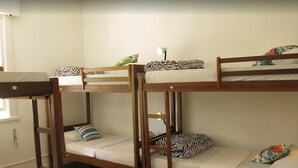 Phòng tập thể tiện nghi đơn giản, quang cảnh thành phố | Tiện nghi tại phòng