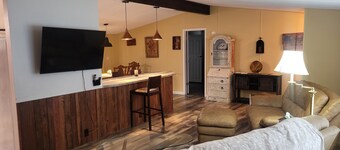 Private Home, 3 mi from WEC, Close to Rainbow River. Fenced Yard!