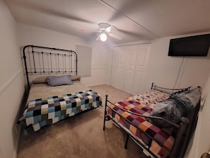 4 habitaciones, tabla de planchar con plancha, wifi y ropa de cama 