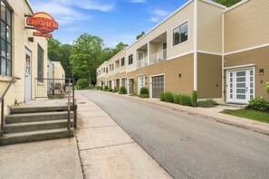 Exterior - Nature Escape @ The Commons (Traverse City)